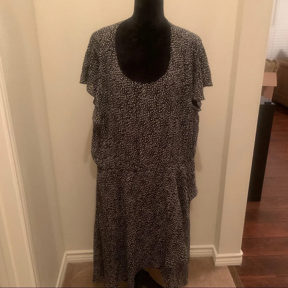 Black and White Signature Collection Dress - Picture 4 of 5